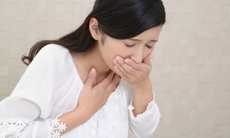 Bị ngộ độc thức ăn tại nhà nên uống nước gì?