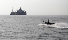 Tàu MADO của Mỹ ở Biển Đỏ bị Houthi tấn công bằng tên lửa