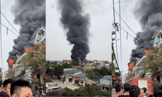 Cháy lớn tại Hà Đông, cột khói bốc cao hàng chục mét giữa khu dân cư