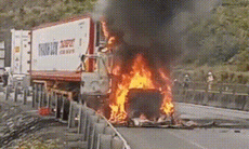 Video container bốc cháy khi đang lưu thông trên quốc lộ 1A