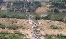Sập cầu treo ở huyện miền núi Nghệ An
