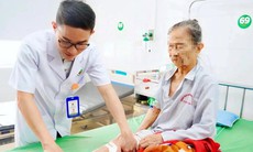 Bệnh viện ĐKTP Vinh 'hồi sinh' bàn chân nguy cơ hoại tử cho cụ bà 88 tuổi