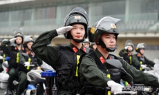 Những ‘bông hồng thép’ của lực lượng cảnh sát cơ động trong lễ diễu binh