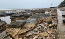 Tiềm ẩn nguy hiểm tại các bãi đá ở biển Hải Tiến