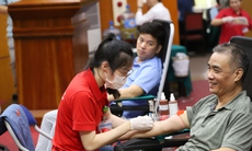 Hàng trăm cán bộ ngành y hiến máu cứu người hưởng ứng ‘Lễ hội Xuân hồng’ năm 2024