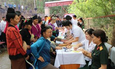Gần 100 y bác sĩ Cục Quân Y khám chữa bệnh, tặng quà cho 1.250 bà con Điện Biên