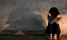 Cách cha mẹ giúp con kiểm soát áp lực trường học