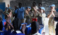 Bác sĩ mũ nồi xanh Việt Nam tổ chức nhiều hoạt động ý nghĩa cho nữ sinh tại Nam Sudan
