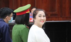 Nguyễn Phương Hằng được áp giải đến phiên tòa phúc thẩm