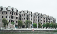 Ngậm ngùi nhìn cả trăm căn biệt thự, nhà liền kề giá triệu đô tại Hà Nội bỏ hoang suốt hơn thập kỷ