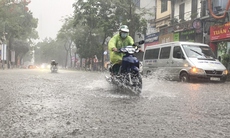 Hà Nội khuyến cáo người dân ứng phó với các tình huống mưa dông, lốc sét