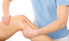 Nguyên nhân và các loại viêm khớp tự phát ở thiếu niên