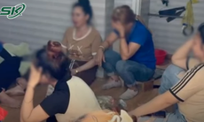 Vụ nổ lò hơi ở Đồng Nai: 7 người phụ nữ khóc ngất khi nghe tin cha, chồng gặp nạn