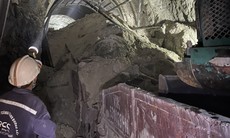 Tiếp tục sạt lở đất đá trong hầm đường sắt ở Phú Yên
