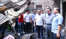 Phó Thủ tướng Trần Hồng Hà tới hiện trường chỉ đạo khắc phục hậu quả vụ cháy tại Trung Kính