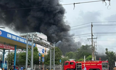 Cháy lớn kèm nhiều tiếng nổ tại một công ty ở Bình Dương