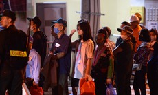 Người dân đến sân vận động Điện Biên từ rạng sáng xem tổng duyệt diễu binh, diễu hành
