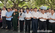 Bộ trưởng Đào Hồng Lan dâng hương tưởng nhớ các Anh hùng, liệt sĩ tại Điện Biên Phủ