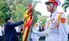 Thủ tướng Phạm Minh Chính dâng hương, dâng hoa tưởng niệm, tri ân các Anh hùng, liệt sĩ tại Điện Biên Phủ