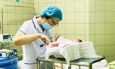Hành trình cứu sống mẹ con sản phụ mắc bệnh hiểm nghèo, bé sinh ra chỉ nặng 700 gram