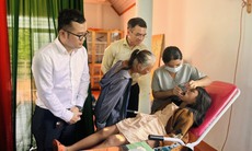 Khám bệnh miễn phí, tặng quà 500 người dân và trẻ em ở Đắk Lắk