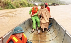 Tìm thấy thi thể bé trai trong vụ 2 mẹ con bị nước lũ cuốn trôi ở Lào Cai