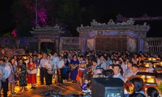 Du khách thích thú với 'Lễ hội ánh sáng' tại Tuần lễ Festival nghệ thuật Quốc tế Huế