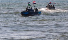 Houthi tấn công tàu chở hàng ở Biển Arab và Biển Đỏ, liệu sẽ có phản đòn?