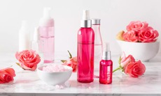 Cách sử dụng nước hoa hồng có lợi cho da và tóc