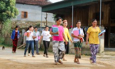 Lớp học đặc biệt U50 bên dòng Nậm Nơn