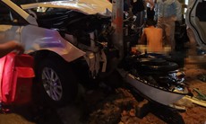 Ô tô tông hàng loạt xe dừng đèn đỏ, 2 người chết, nhiều người bị thương