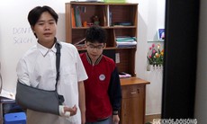 Video: Nam sinh gãy tay được bạn chép hộ bài thi lớp 10