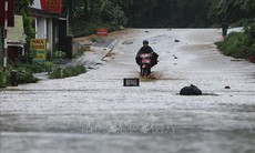 Hòa Bình: Mưa lũ làm một người tử vong, sạt lở đất đá vào nhiều nhà dân