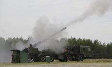 Pháo tự hành Malva Nga chống lại được hệ thống HIMARS Ukraine