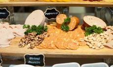 Bùng phát vi khuẩn Listeria gây tử vong có liên quan đến thịt nguội thái lát