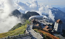 Fansipan đón hàng nghìn du khách đến vui chơi Lễ hội dơn thóc 2024