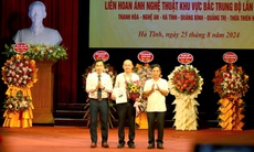 Tác phẩm 'Cho đi là còn mãi' đoạt huy chương vàng Liên hoan Ảnh nghệ thuật Bắc Trung Bộ