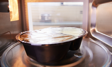 Màng bọc thực phẩm có an toàn trong lò vi sóng?