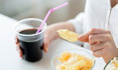 8 thực phẩm nên tránh khi bị loãng xương