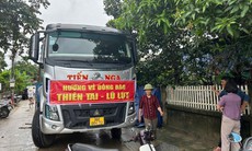 Những chuyến xe nghĩa tình đến với vùng bão lũ