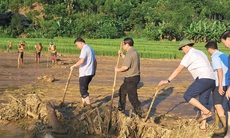 Thủ tướng tới hiện trường vụ sạt lở khiến gần 100 người tử vong và mất tích