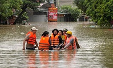 Tình người trong giông bão