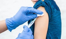 Khẩn trương đưa trẻ đi tiêm vaccine phòng bệnh sởi đúng lịch, đủ liều