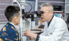Đừng để cận thị tiến triển là rào cản phát triển của trẻ