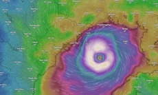 [LIVE] 'Siêu bão' Yagi cách đất liền hơn 100km, Hà Nội sẽ có gió giật cấp 9-11