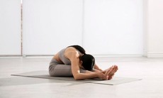 Bài tập yoga giảm stress giúp giữ dáng mùa lễ hội