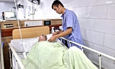 Đốt than tổ ong để sưởi ấm, một phụ nữ tổn thương não