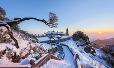 Tuyết rơi trắng xóa đỉnh Fansifan và đèo Ô Quy Hồ