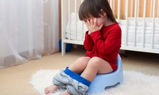 Bé trai phải cắt bỏ đoạn ruột do táo bón kéo dài: Táo bón ở trẻ chữa thế nào?