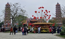 Nô nức du xuân ở ngôi chùa cổ bậc nhất miền Trung